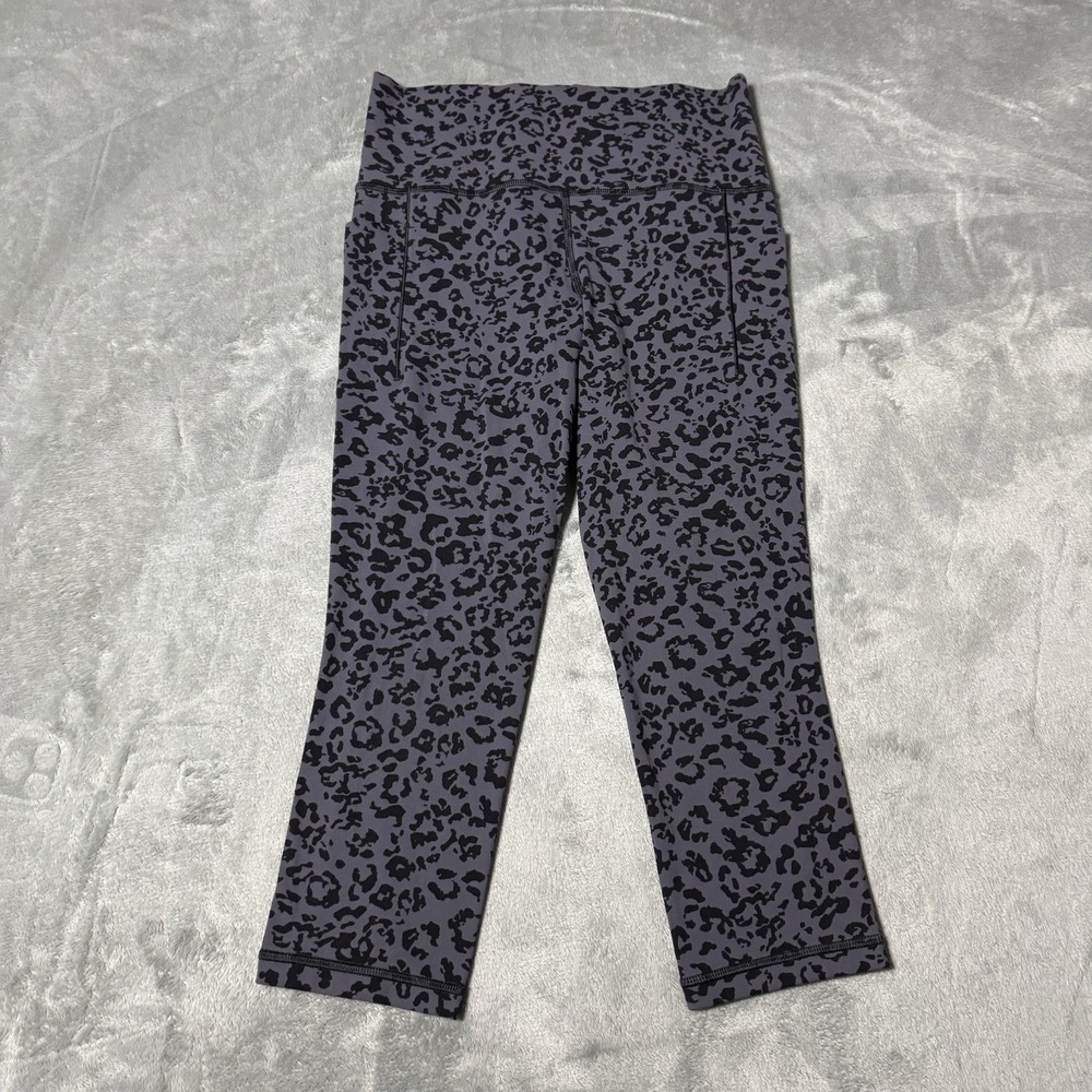 Athleta Salutation Stash Pocket II Capri Leggings Small Gray Cheetah Print